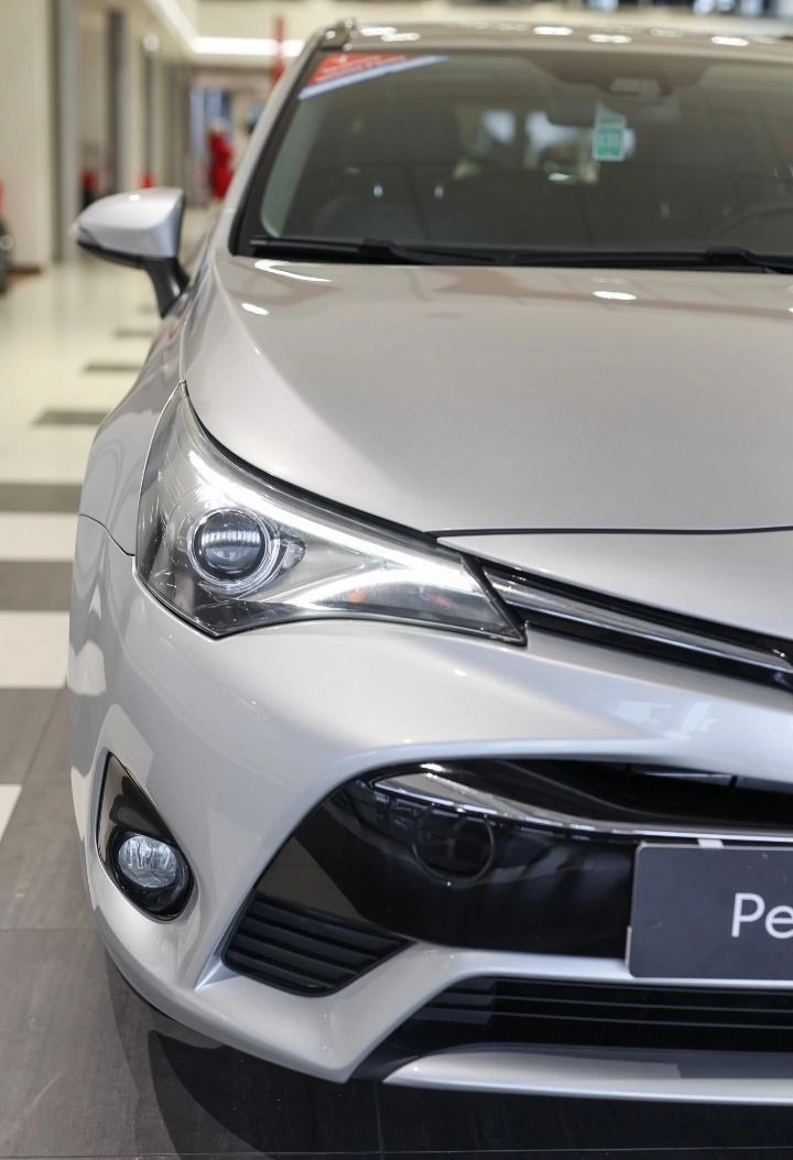 Toyota Avensis cena 78850 przebieg: 101018, rok produkcji 2018 z Przedbórz małe 596